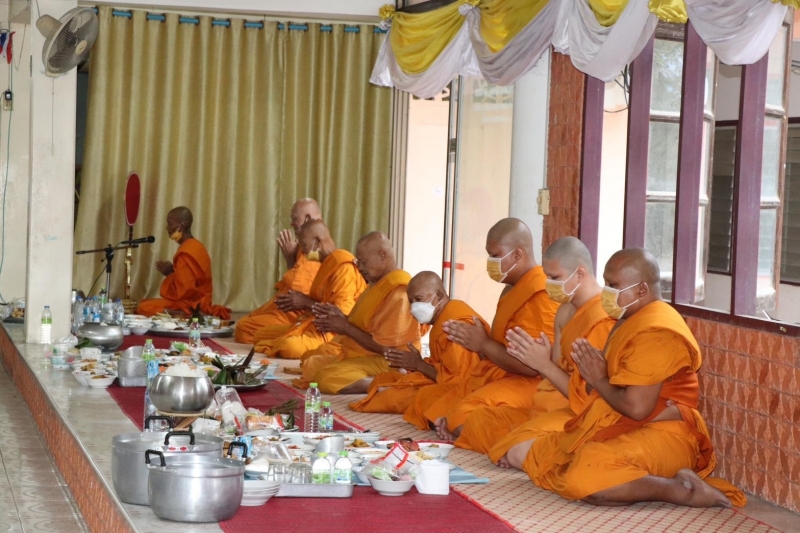 กิจกรรม พิธีทำบุญตักบาตร ตามโครงการทำบุญสัญจรเนื่องในวันธรรมสวนะ หรือวันพระ