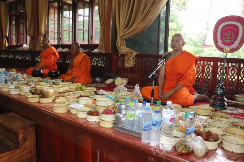 โครงการทำบุญสัญจรเนื่องในวันวิสาขบูชาและโครงการวัดปลอดเหล้าถาวรเฉลิมพระเกียรติ ณ วัดลาดเค้า ตำบลนรสิงห์ อำเภอป่าโมก จังหวัดอ่างทอง
